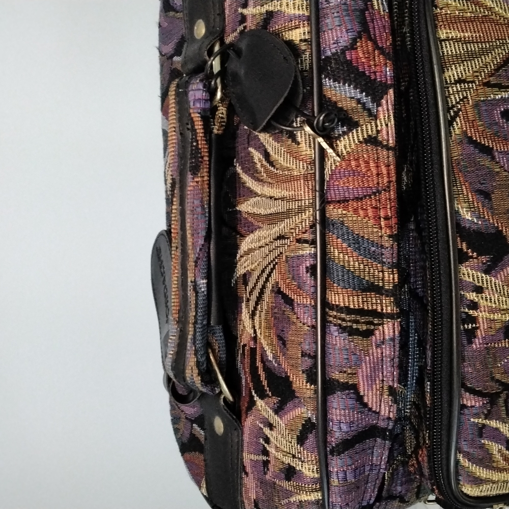 Vintage Jordache tapestry travel makeup case (13" wide x 8" high) - Picture 2 of 7